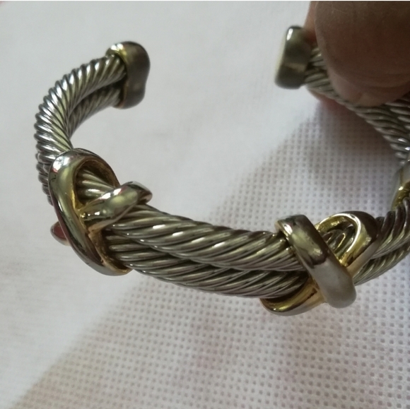 🔴 Cable Cuff Bracelet with Criss Cross Accent - Picture 5 of 5